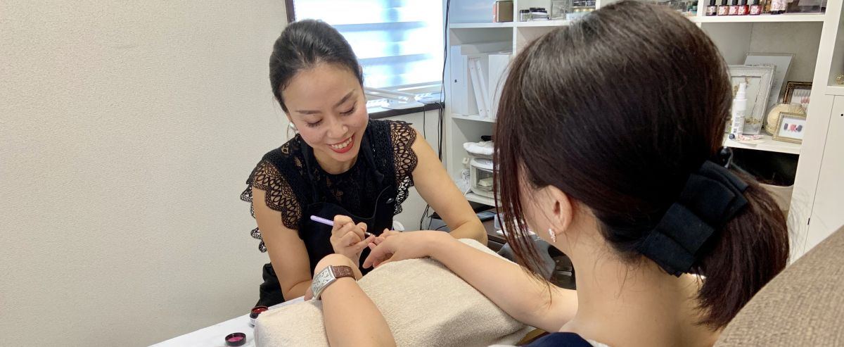 大人のジェルネイルがこの価格で 甘皮ケア付き 6800円 3800円 ネリヨガ サロン