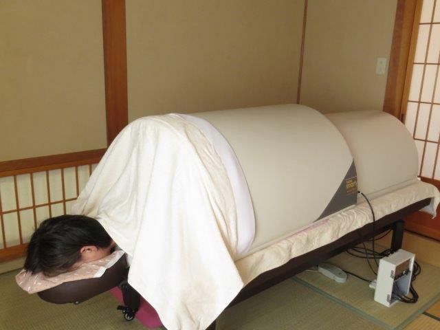 炭素遠赤温熱ドーム60分-温熱サロン 若石足もみニコ(女性専用サロン)