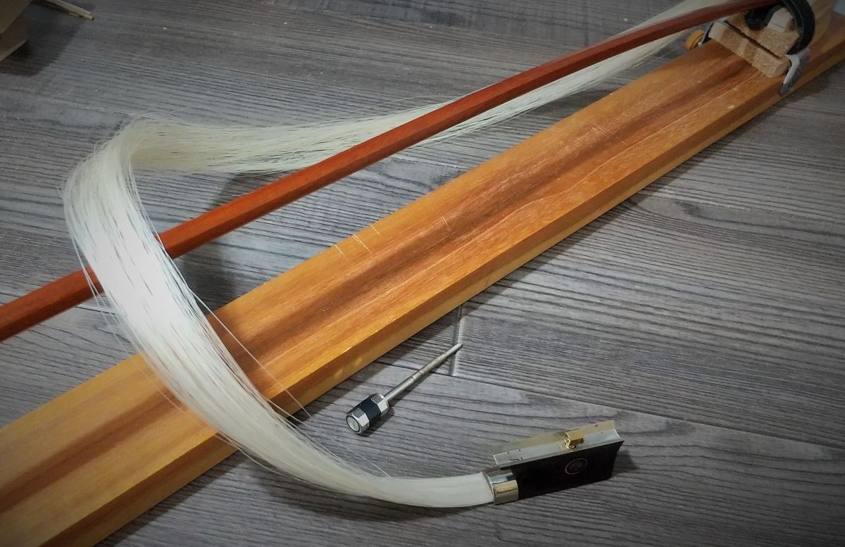 コントラバス弓の毛替え-弦楽器工房prio music&craft ご来店予約