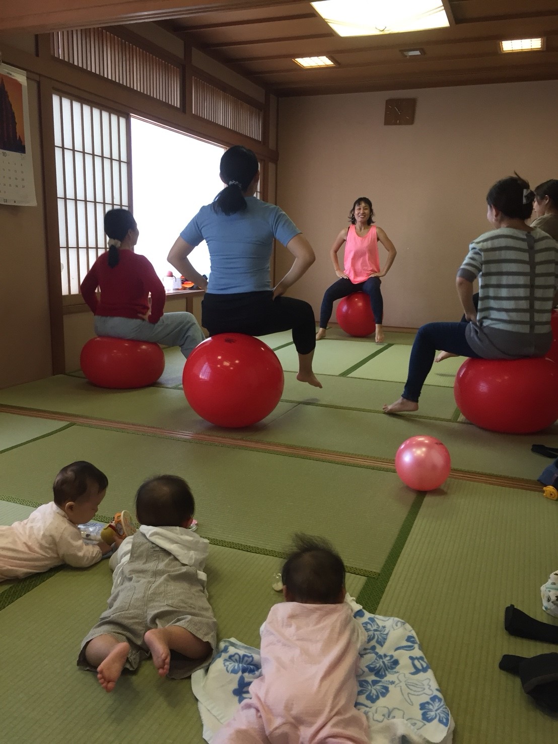 日野市 多摩平ふれあい館 お子様連れokママのためのバランスボールエクササイズ Shoko Park